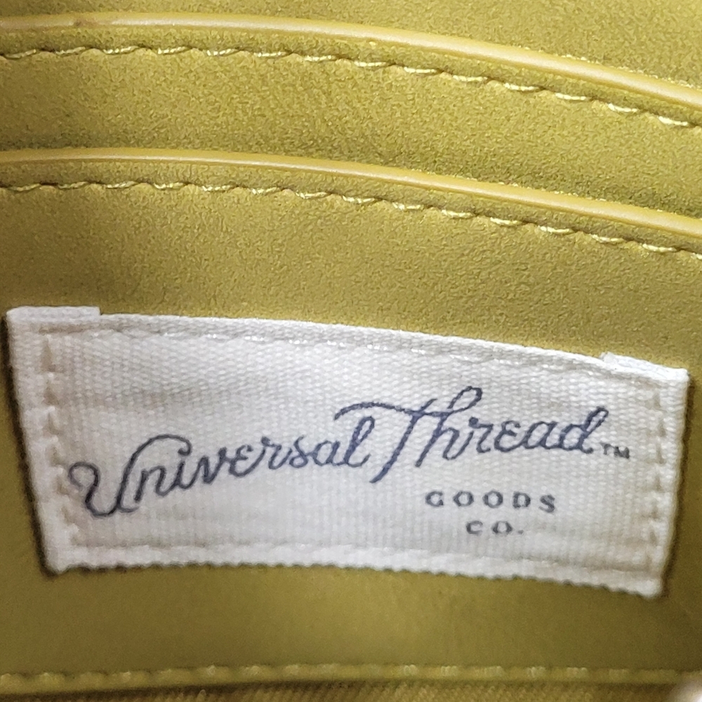 Universal Thread Wristlet Clutch. - Picture 4 of 8